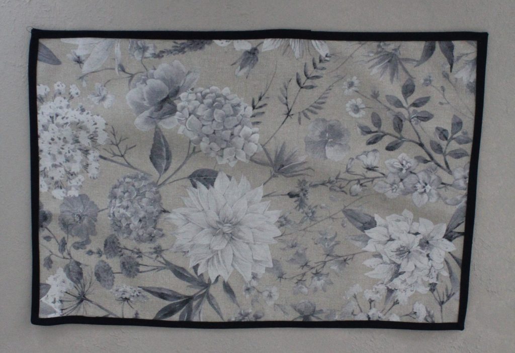 Mantel Rectangular Flor Blanca Rivete Azul