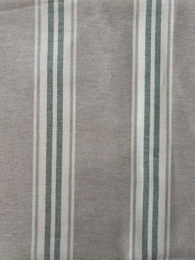 Tela resinada color lino con rayas dobles verdes y blancas