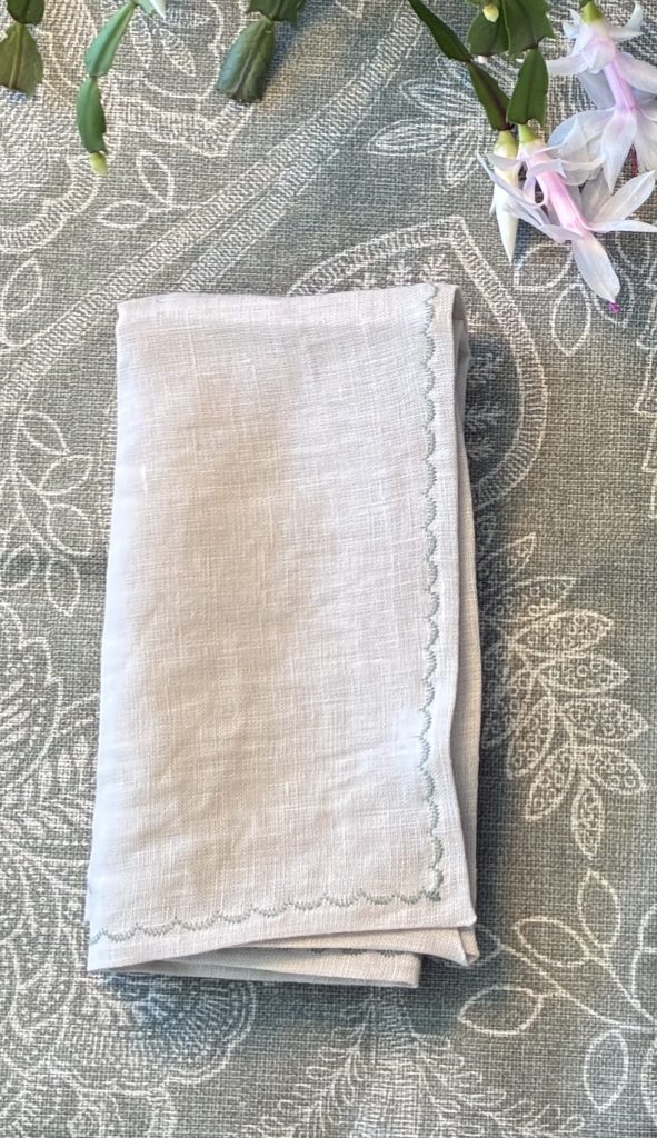 Servilleta lino 100% color lino bordado ondas verdes